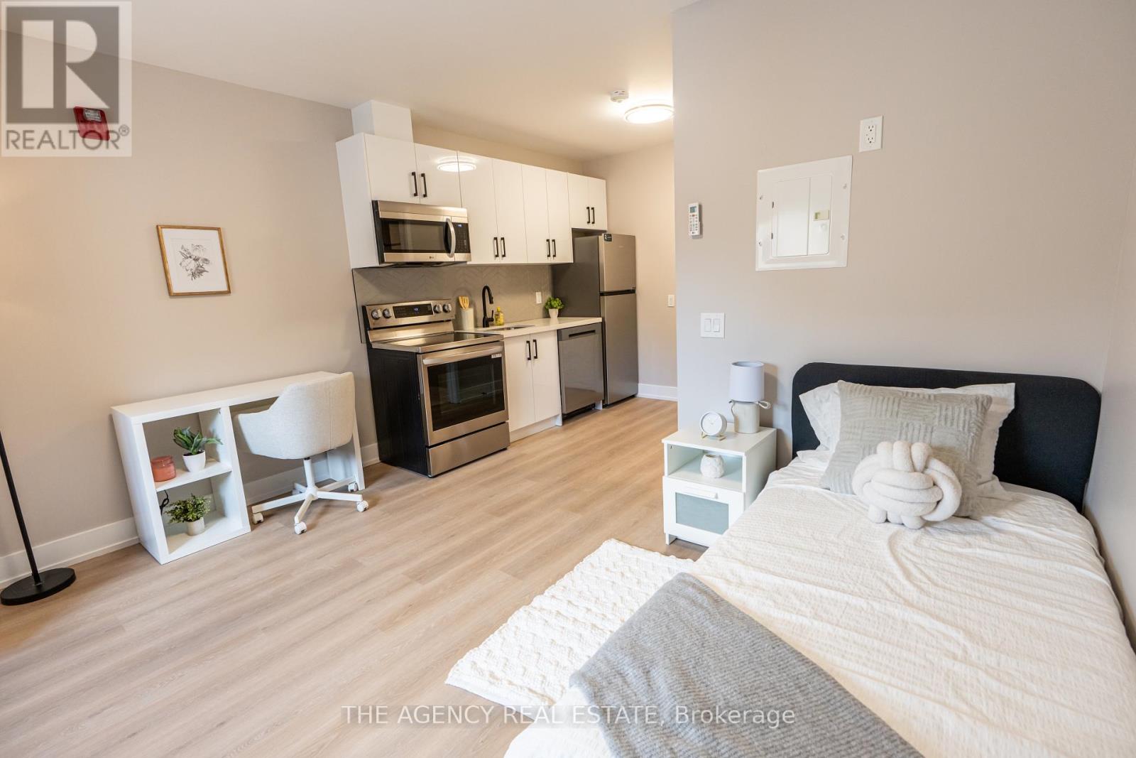 376 RICHMOND STREET - 12