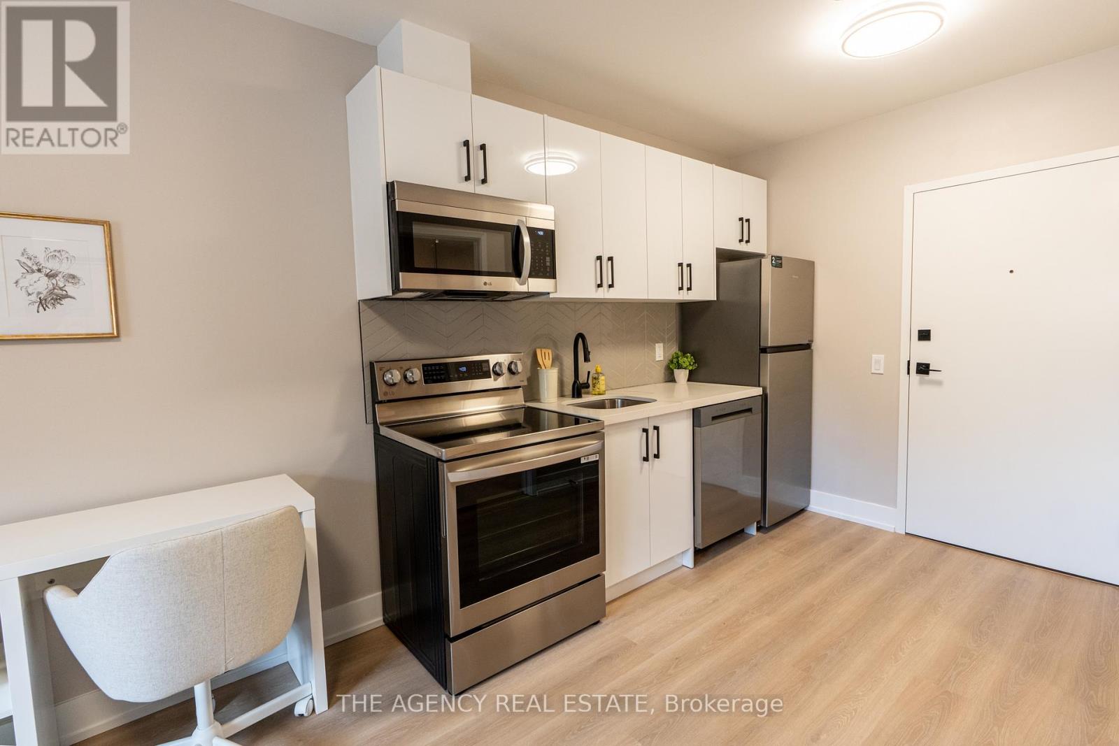 376 RICHMOND STREET - 13