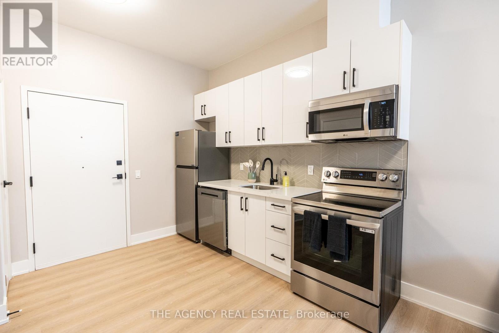 376 RICHMOND STREET - 14