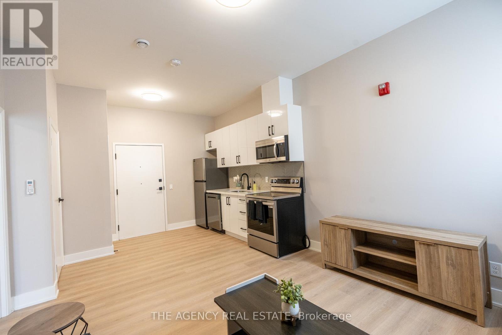 376 RICHMOND STREET - 15