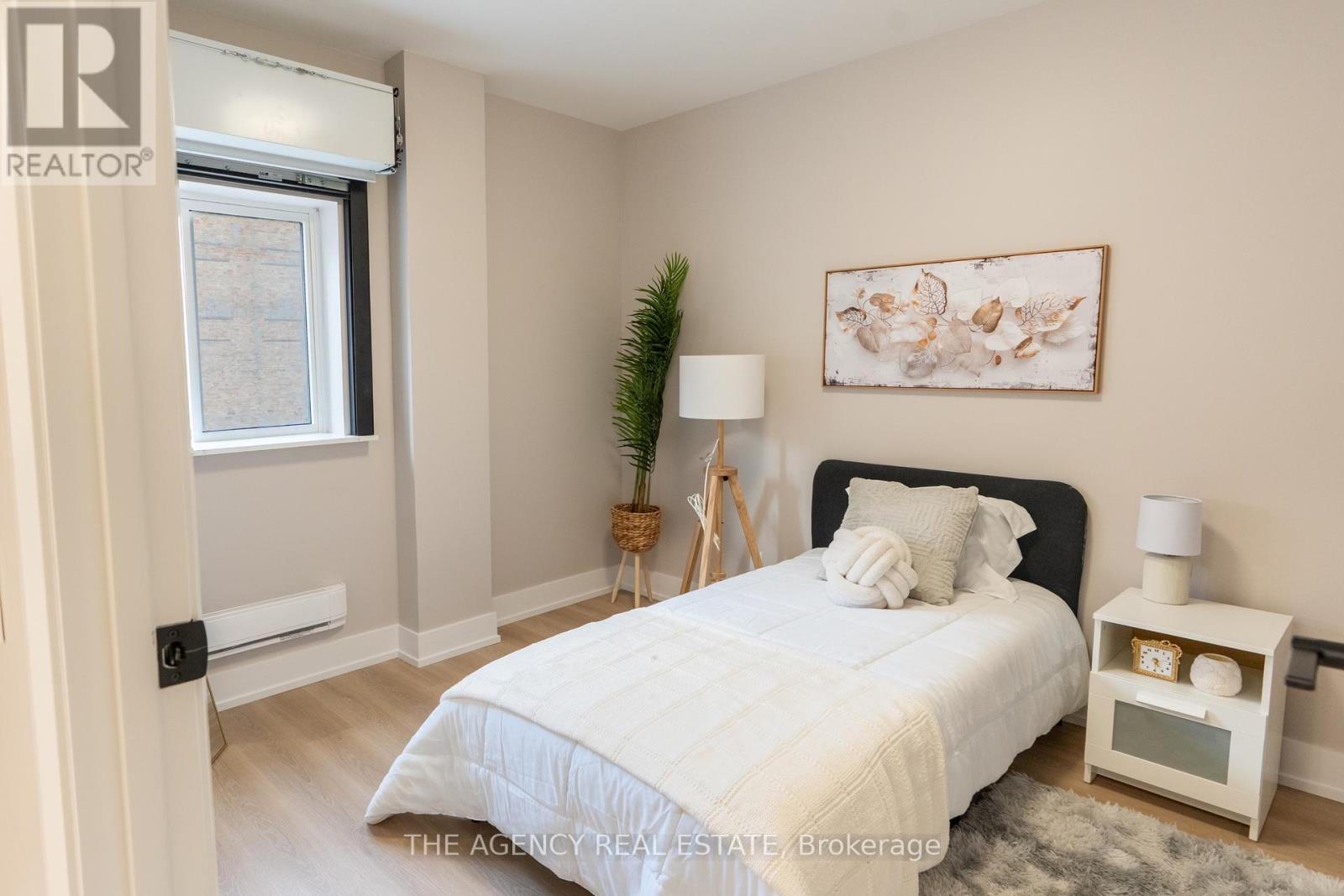 376 RICHMOND STREET - 17