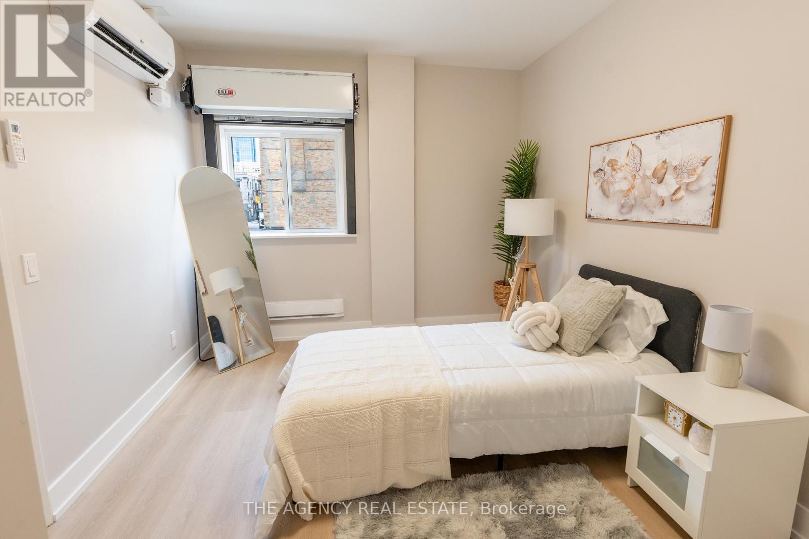 376 RICHMOND STREET - 18
