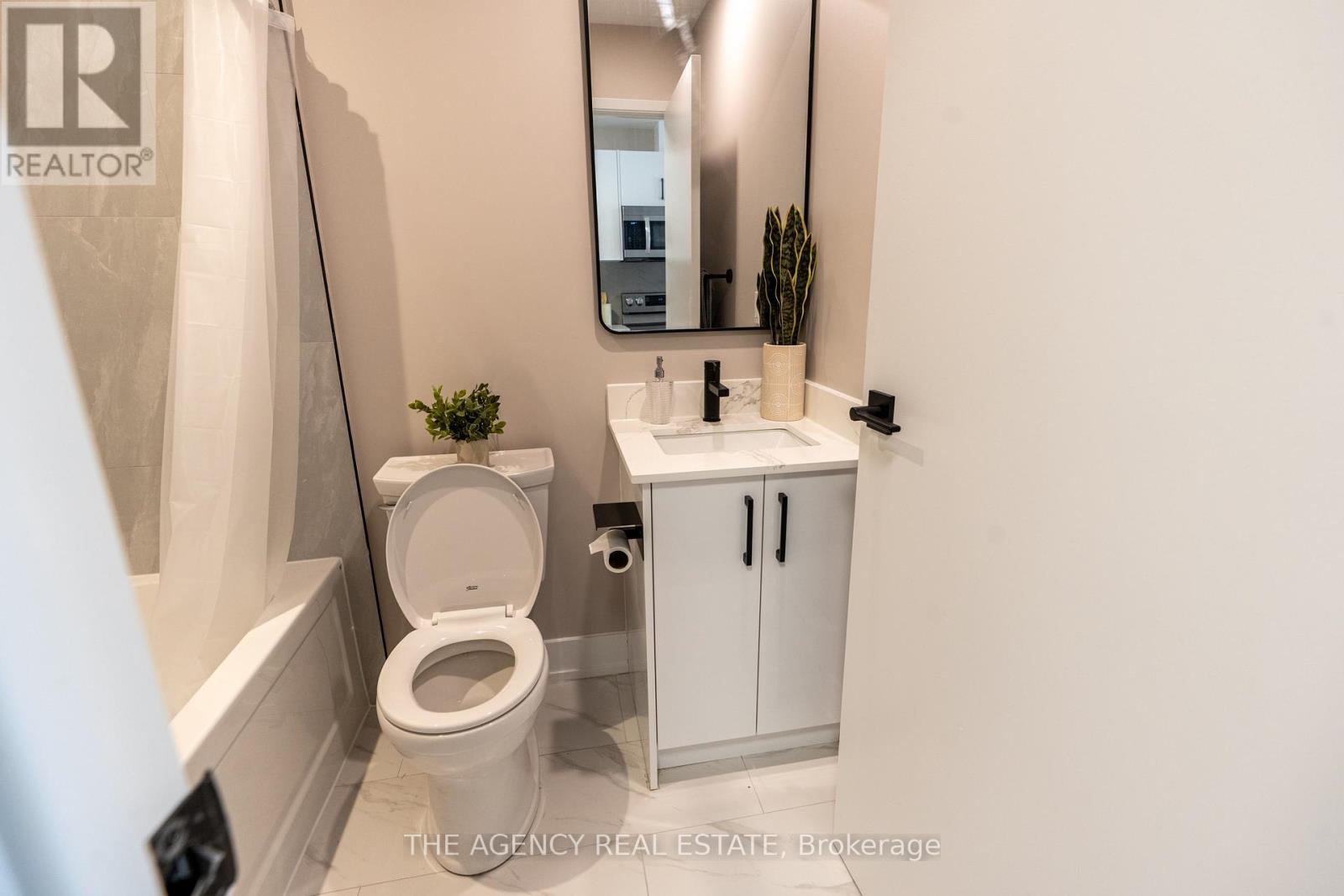376 RICHMOND STREET - 21