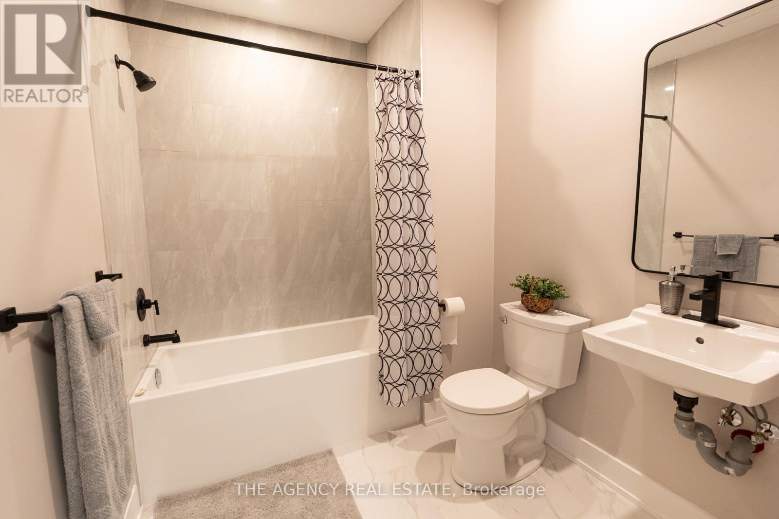 376 RICHMOND STREET - 29