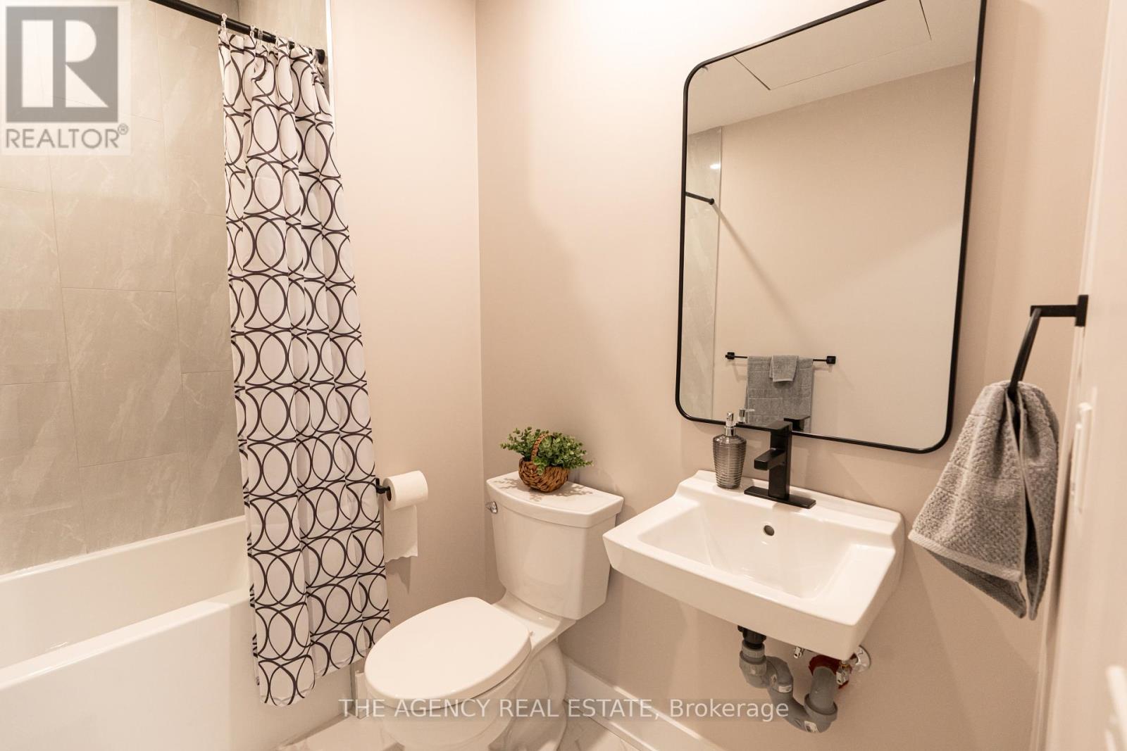 376 RICHMOND STREET - 30