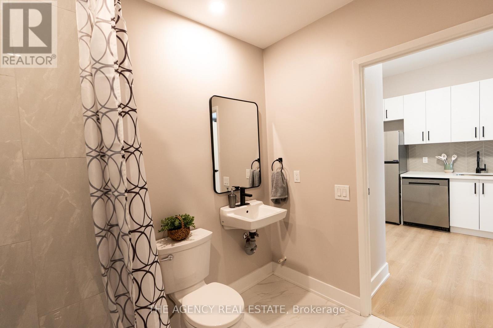 376 RICHMOND STREET - 32