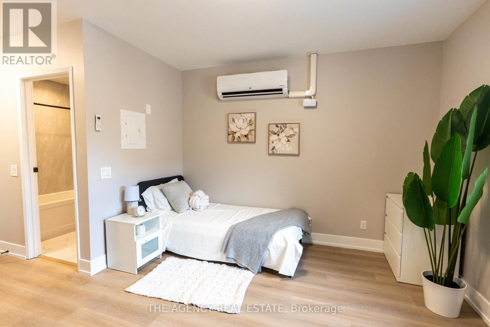 376 RICHMOND STREET - 33