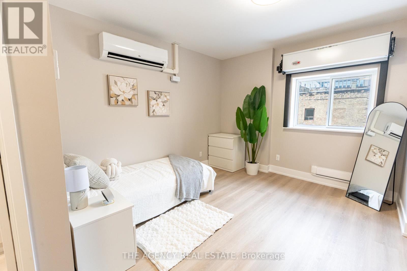 376 RICHMOND STREET - 36