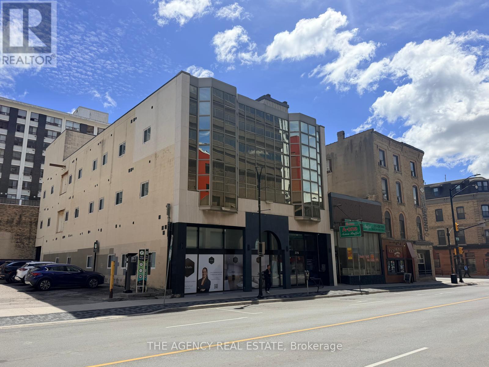 376 RICHMOND STREET - 40