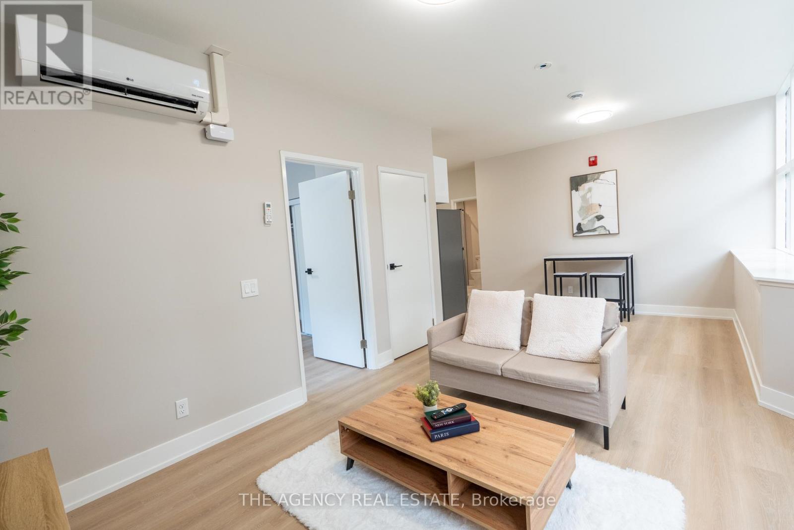 376 RICHMOND STREET - 5