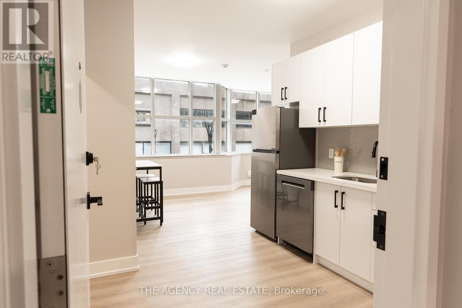 376 RICHMOND STREET - 9