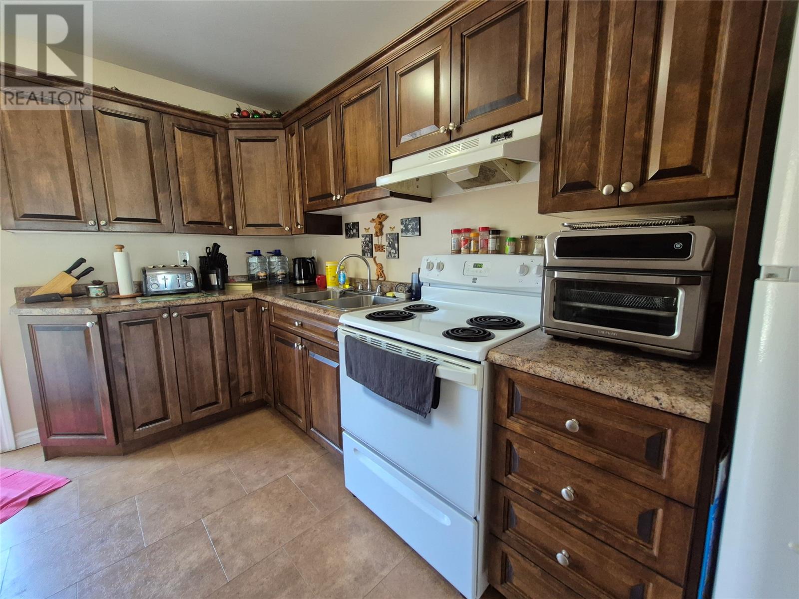 4 A/B Budgells Road - 18