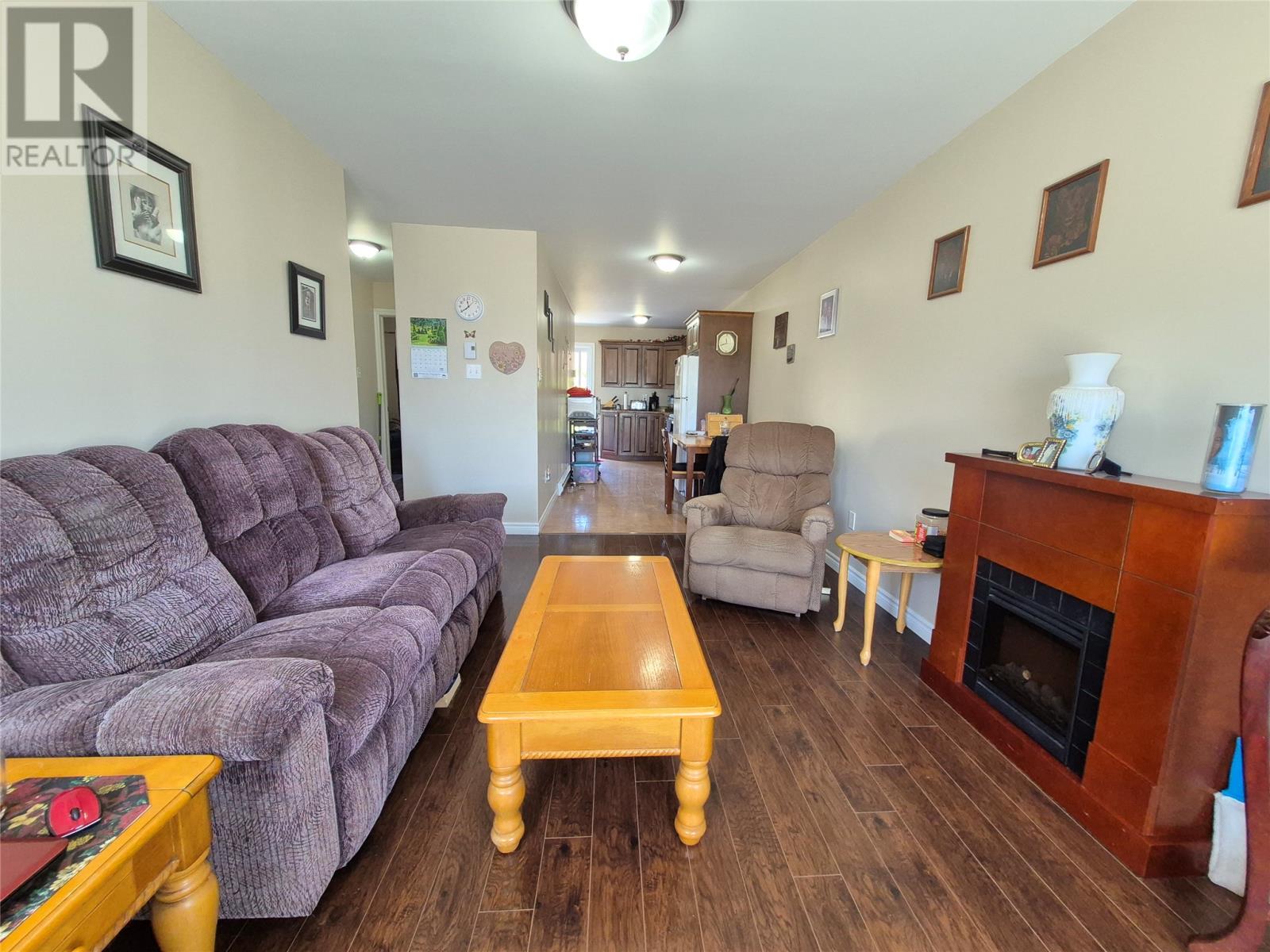 4 A/B Budgells Road - 19