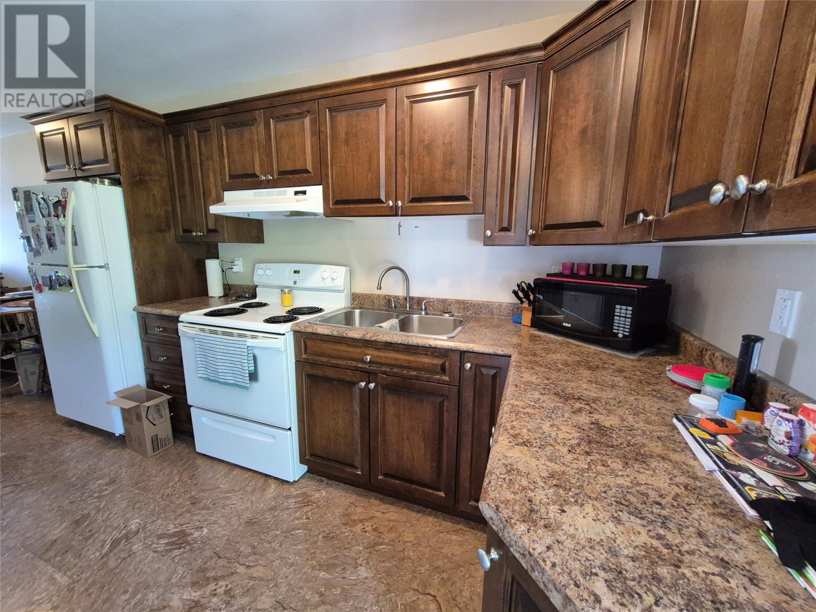 4 A/B Budgells Road - 22