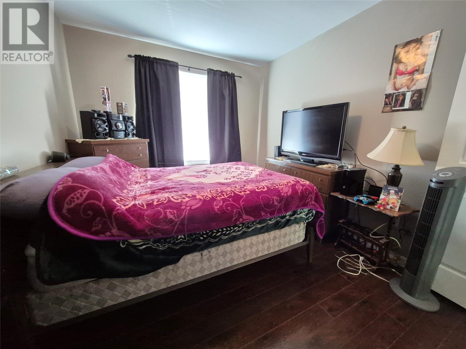 4 A/B Budgells Road - 26