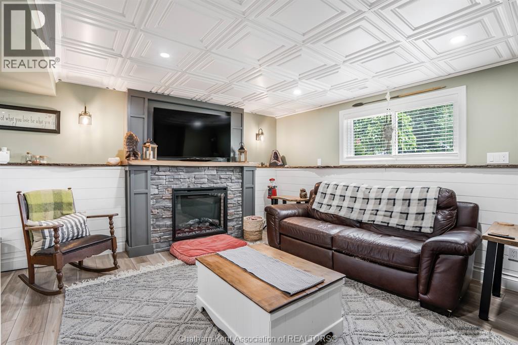 210 Chatham STREET North - 21