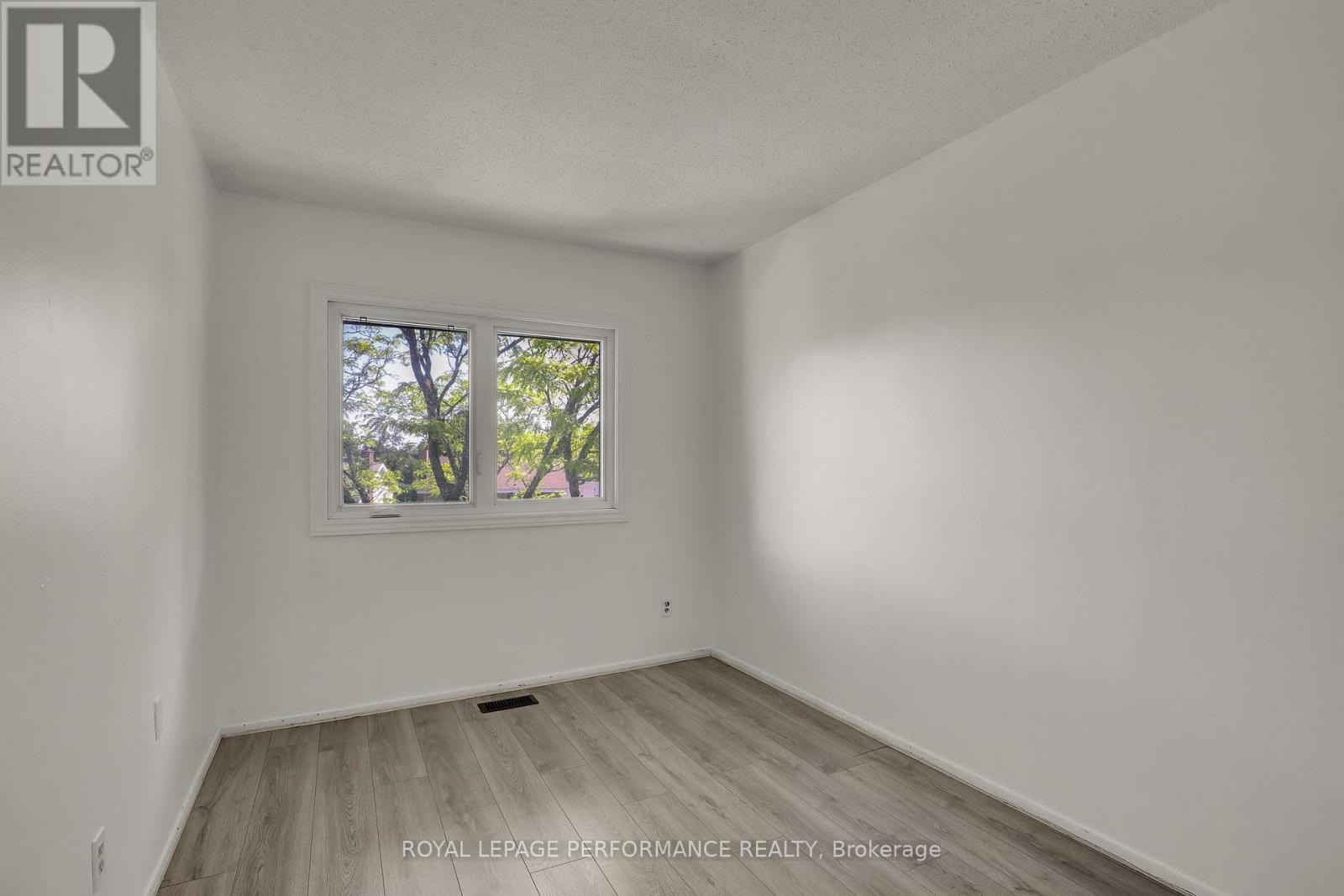 3 Bed, 2 Bath House for Sale in Ottawa – 10 – 3342 SOUTHGATE ROAD, Ottawa – MLS# X13451450 - Image 25