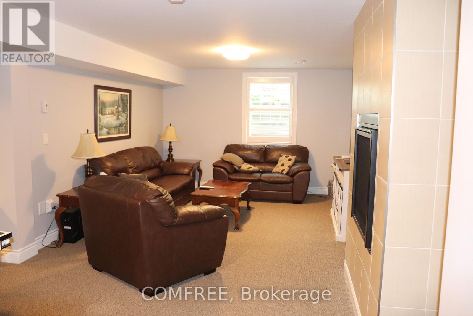 805 LEES AVENUE - 36