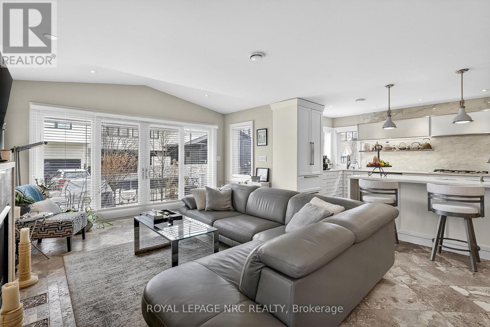11 PEEL STREET - 19