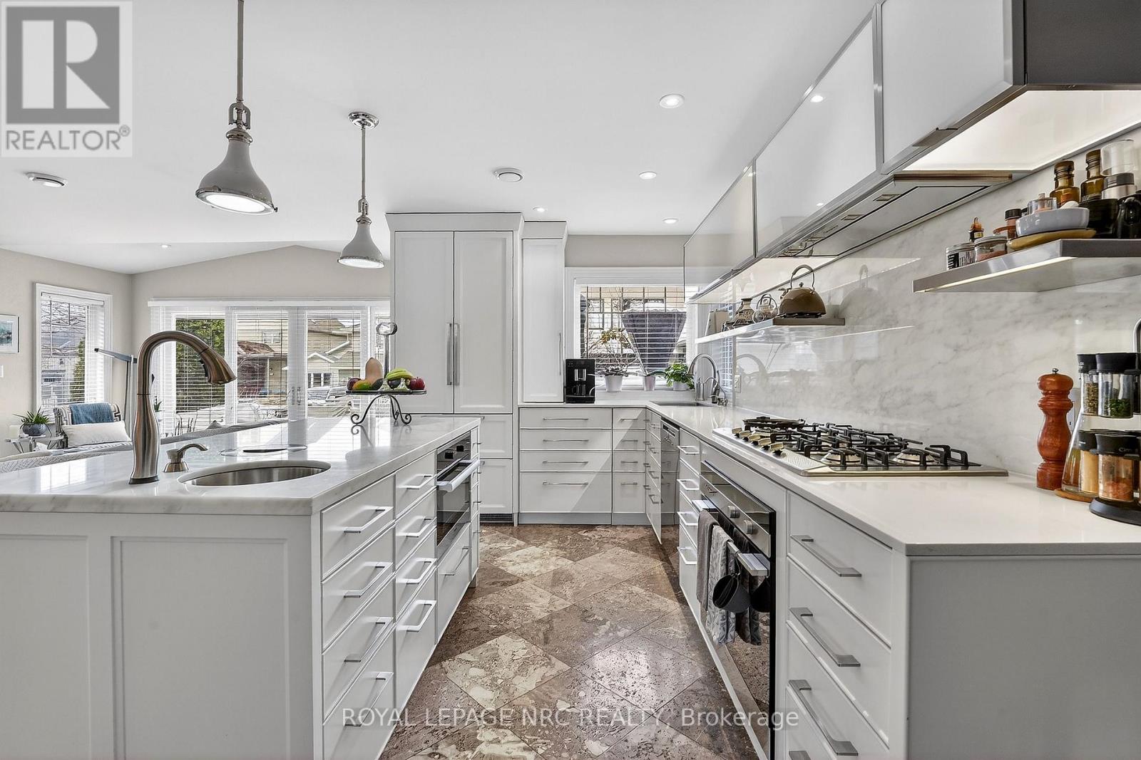 11 PEEL STREET - 9