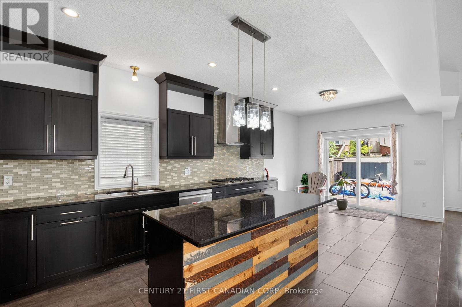 697 KILLARNEY ROAD - 10