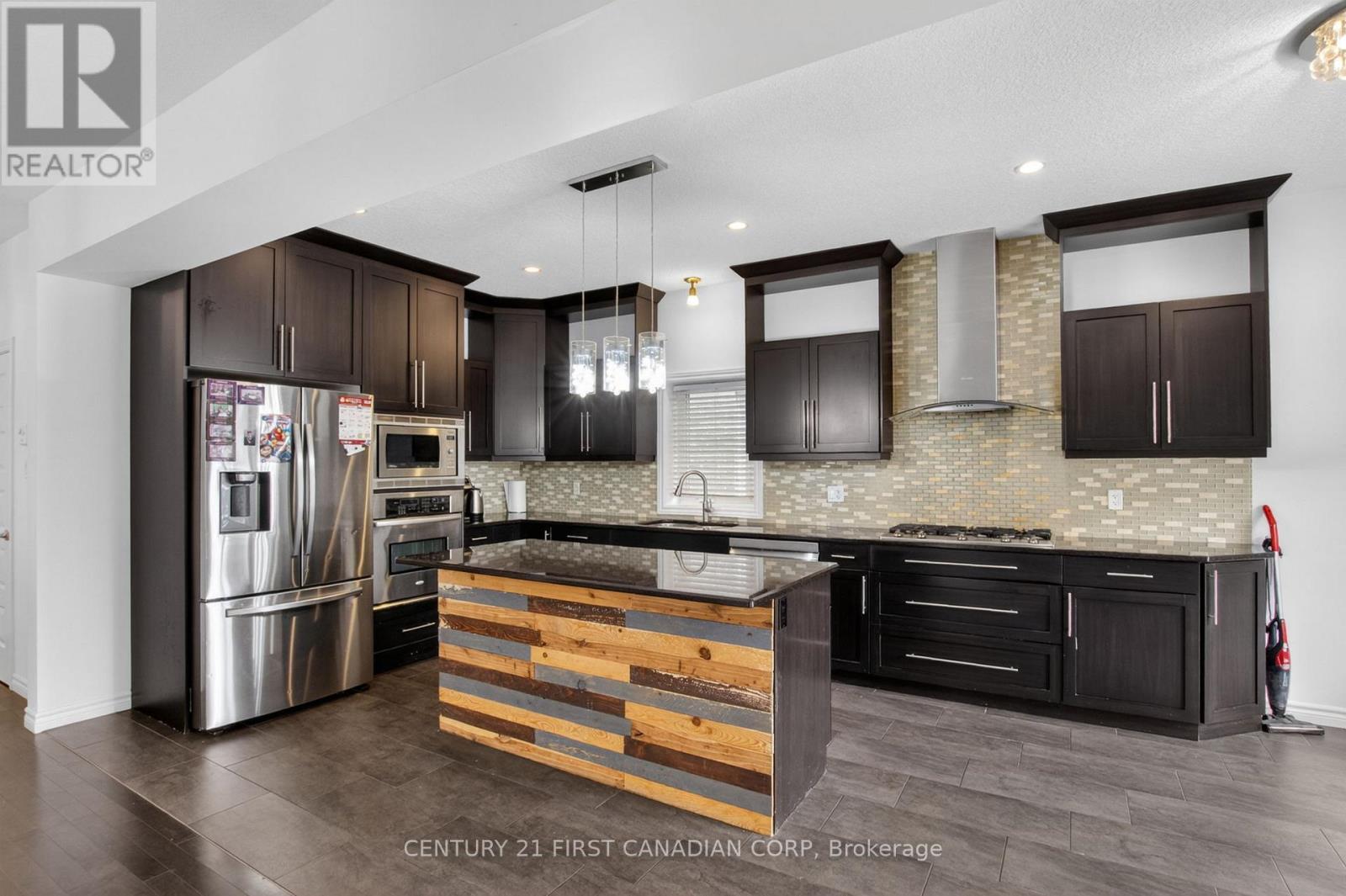 697 KILLARNEY ROAD - 11