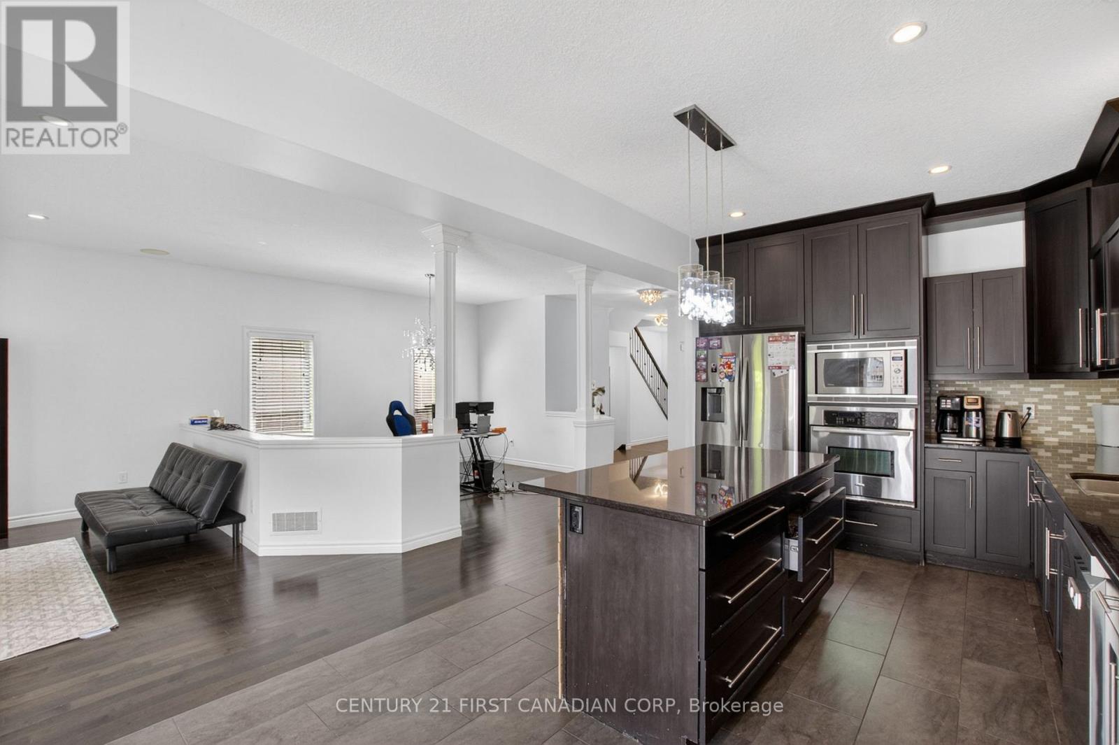 697 KILLARNEY ROAD - 13