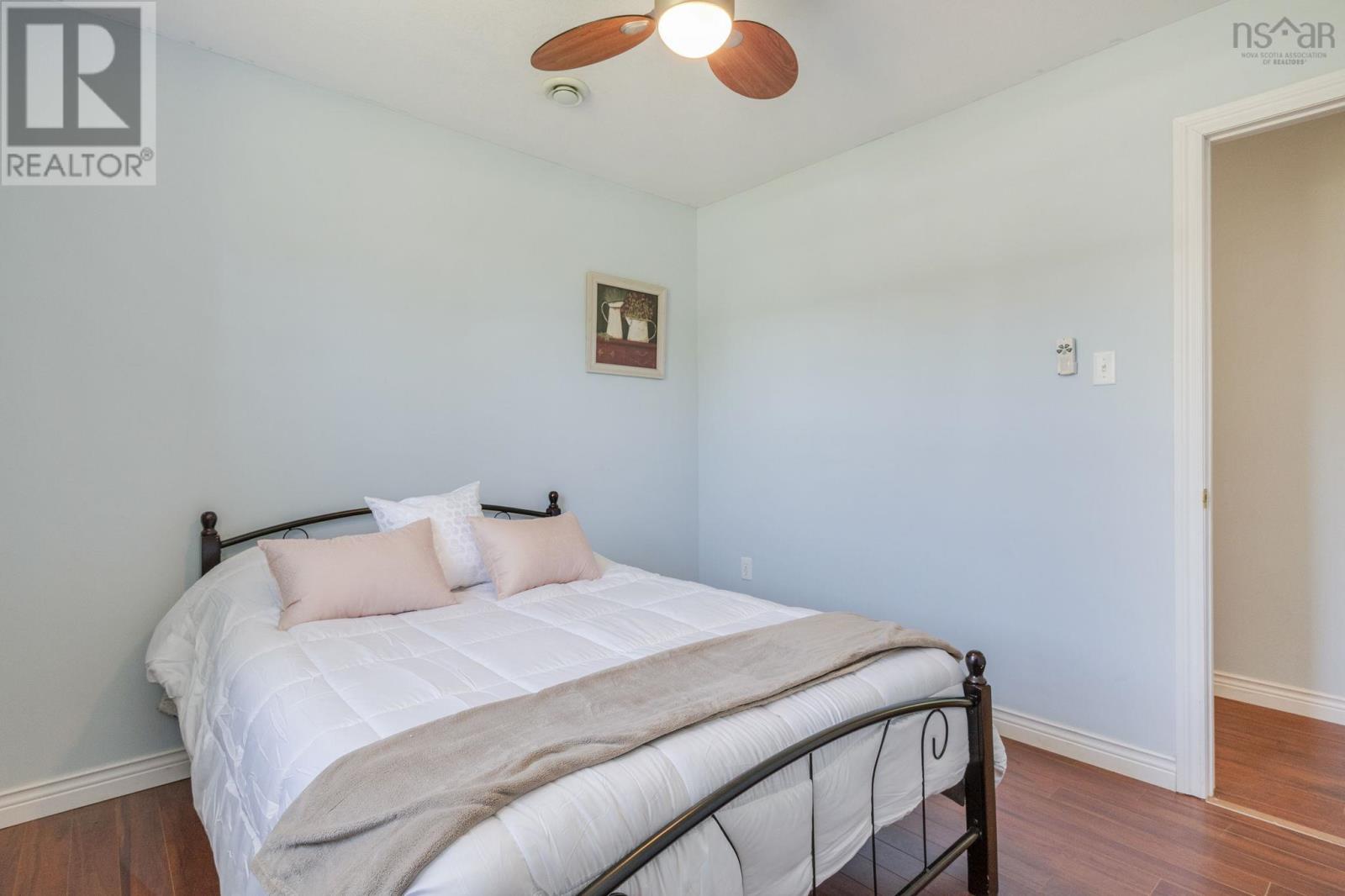 9039 10 Highway - 22