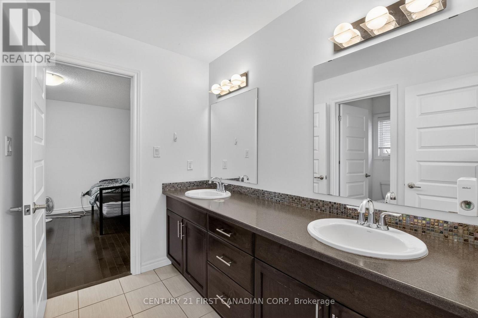 697 KILLARNEY ROAD - 21