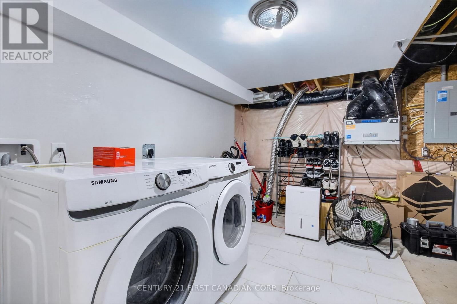 697 KILLARNEY ROAD - 34