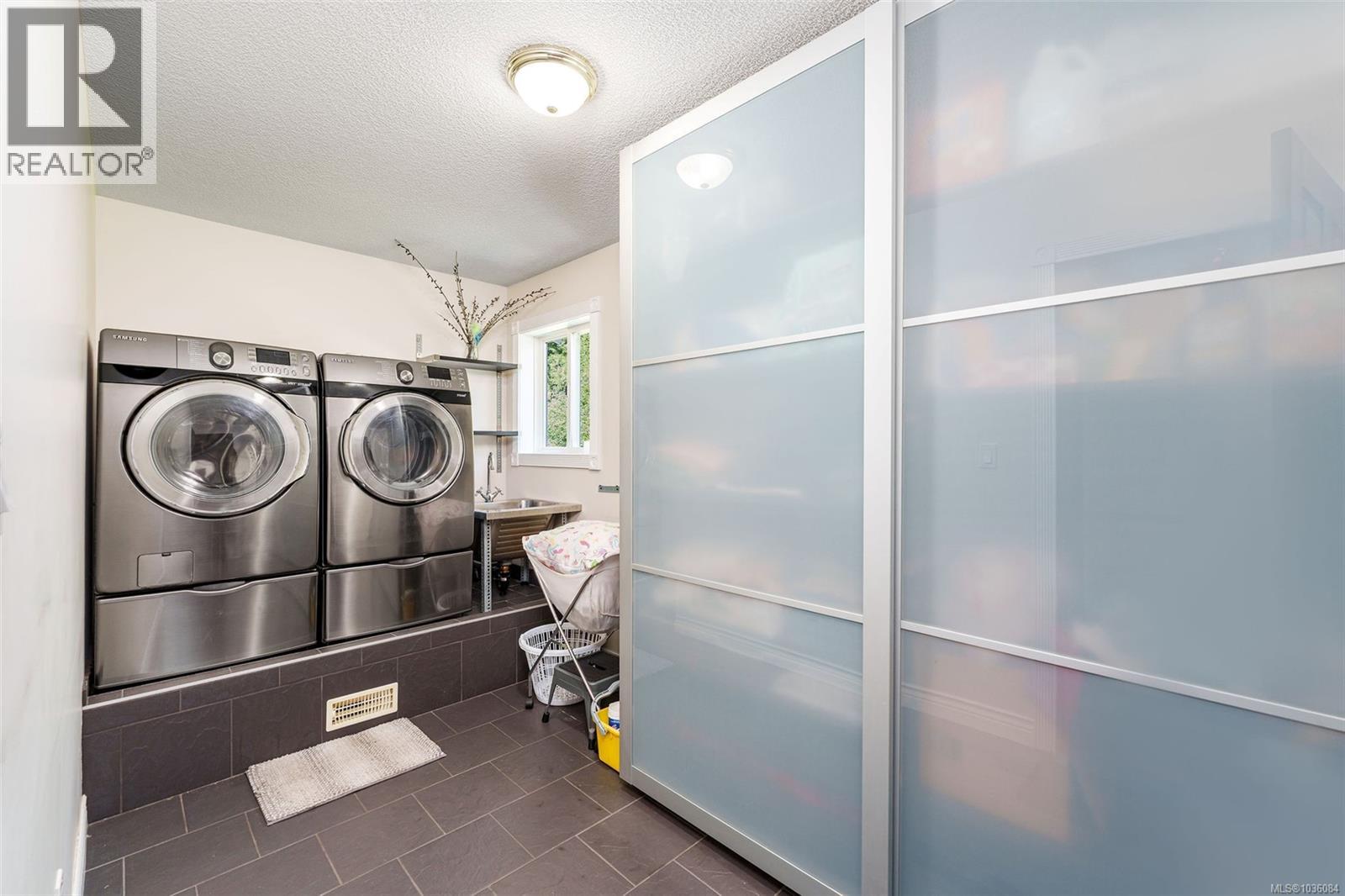 1520 Lazo Lane - 52
