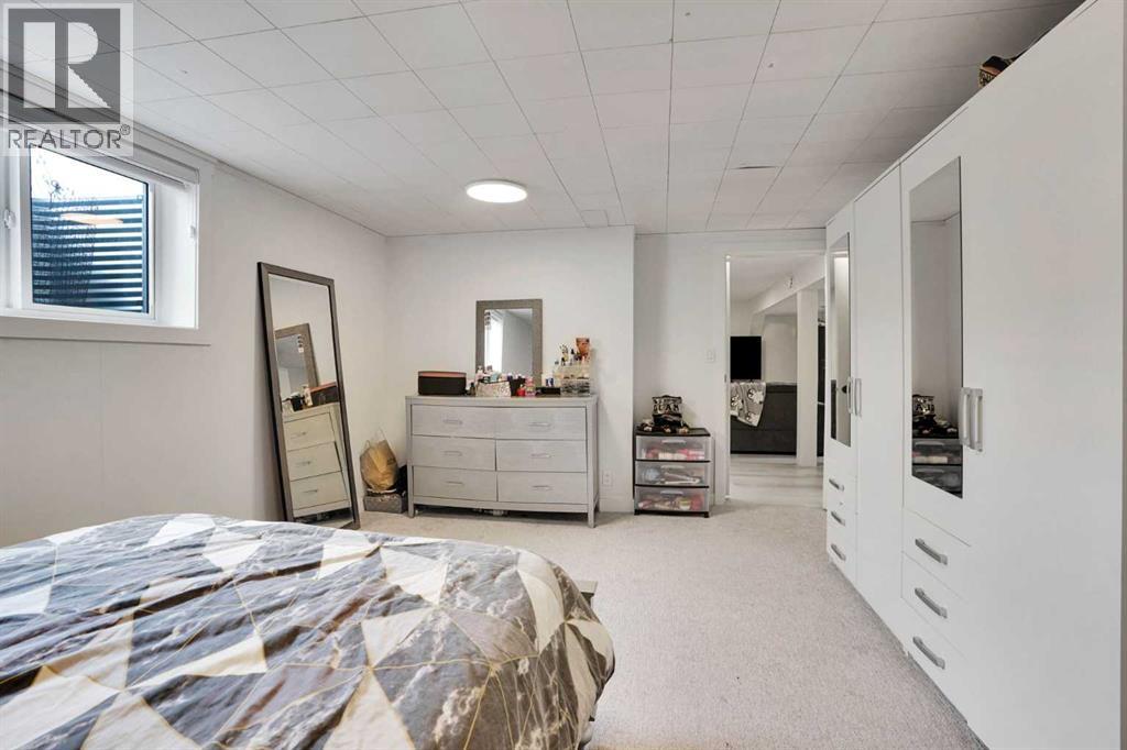 3935 14 Avenue NE - 32