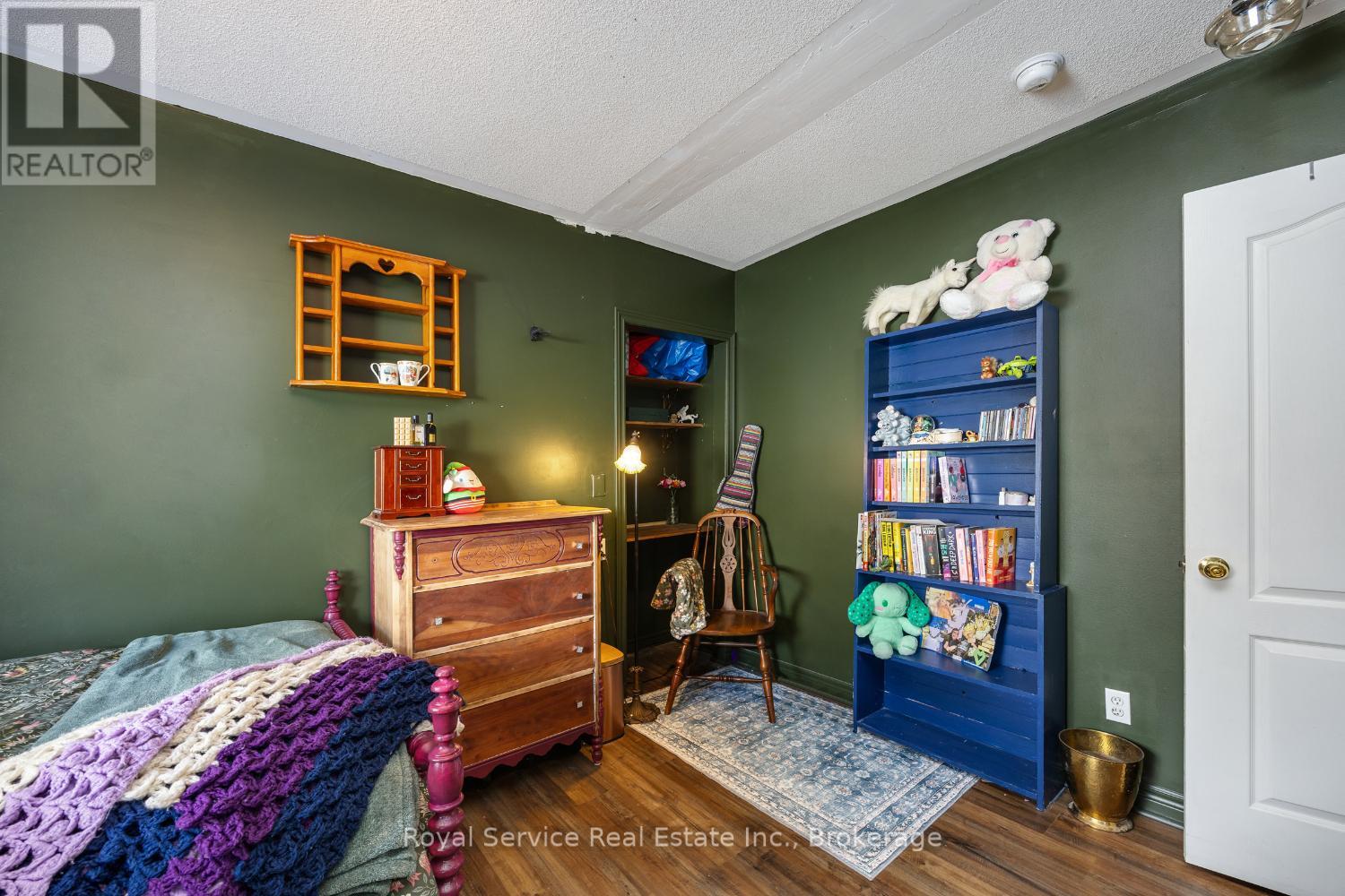 23 HUFFMAN AVENUE - 22
