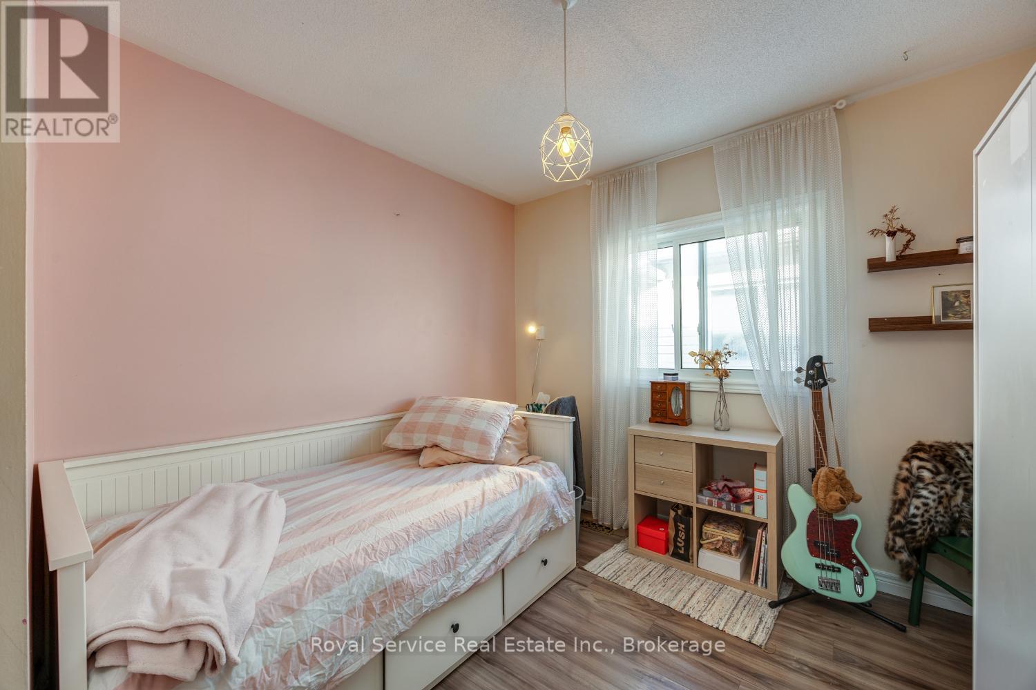 23 HUFFMAN AVENUE - 24