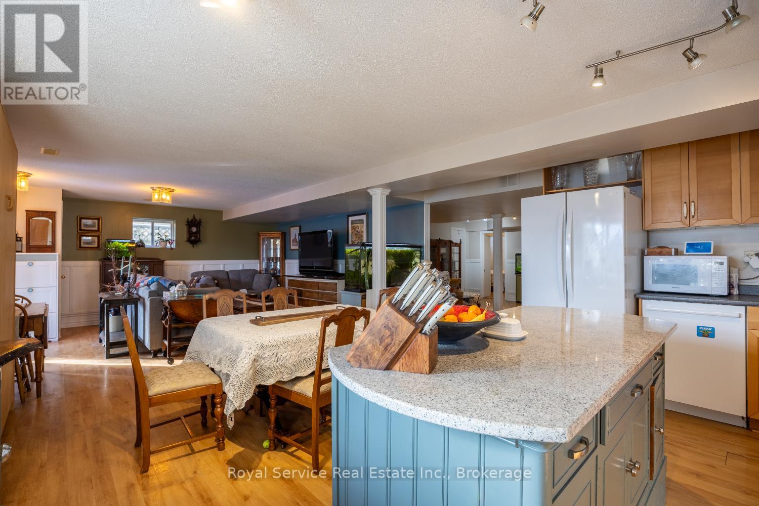 23 HUFFMAN AVENUE - 34