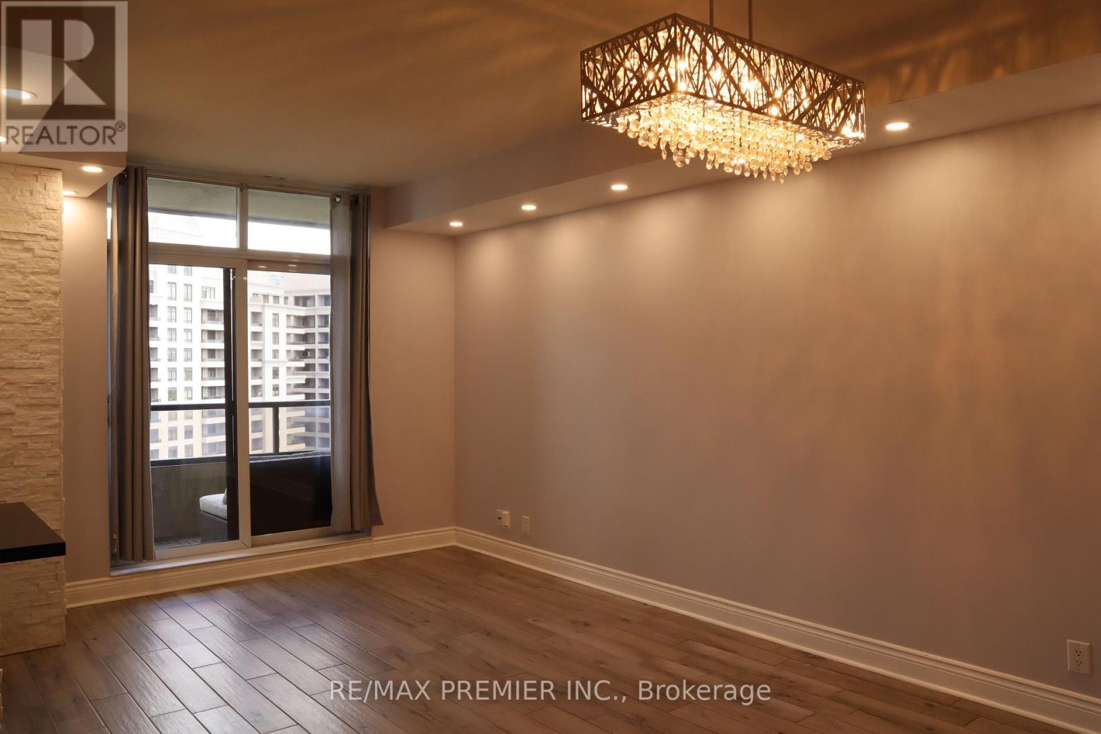 #1506 9225 JANE STREET - 9