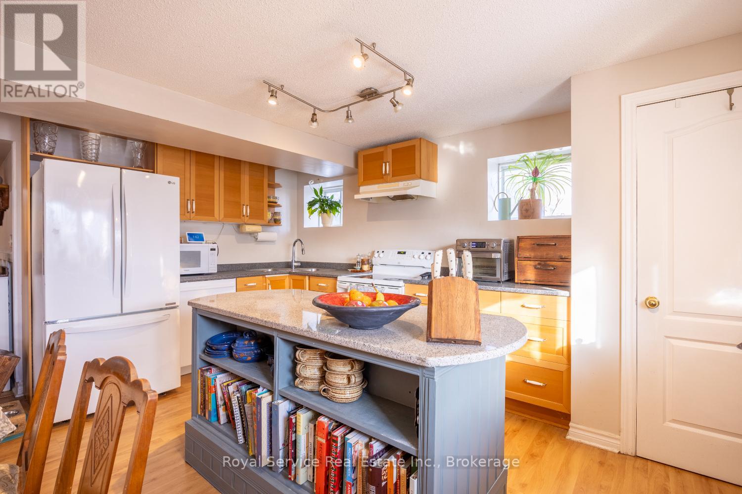 23 HUFFMAN AVENUE - 27