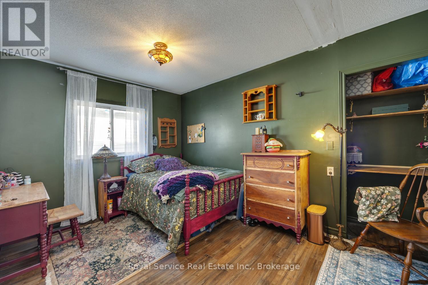 23 HUFFMAN AVENUE - 21