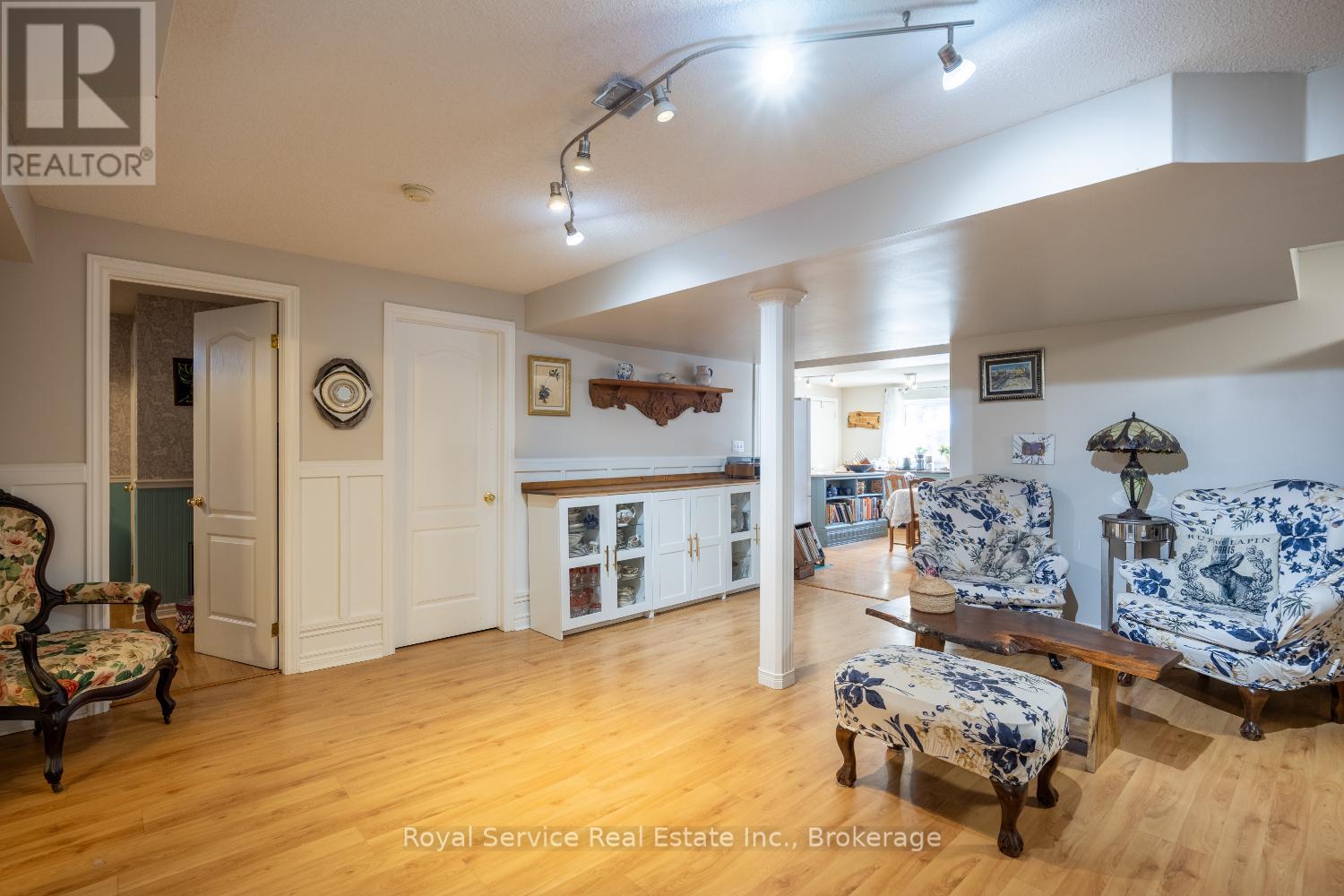 23 HUFFMAN AVENUE - 31
