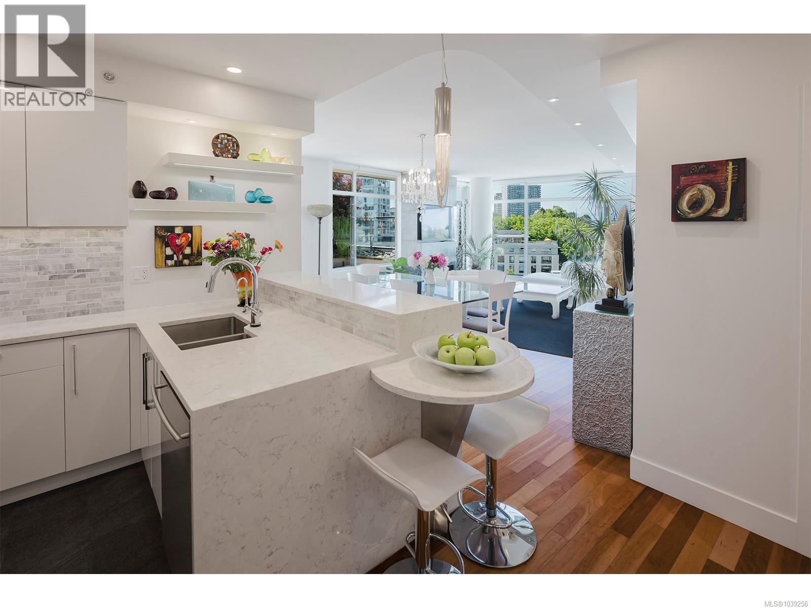 N708 737 Humboldt Street, Victoria