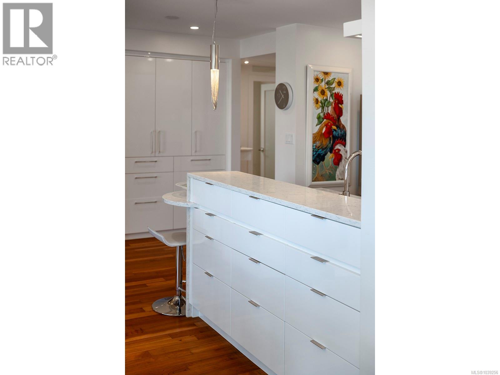 N708 737 Humboldt Street, Victoria