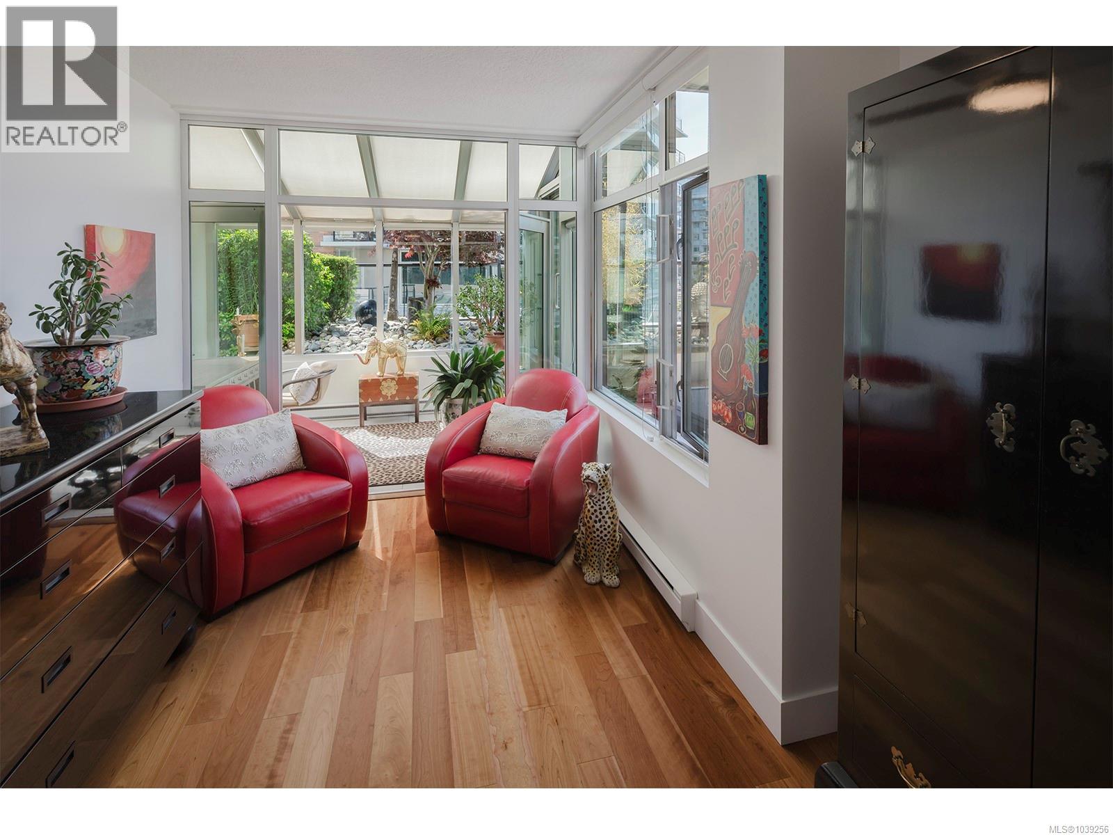 N708 737 Humboldt Street, Victoria