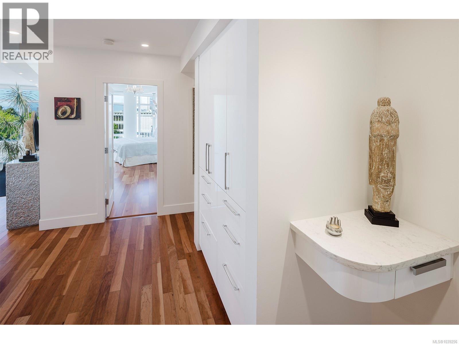 N708 737 Humboldt Street, Victoria