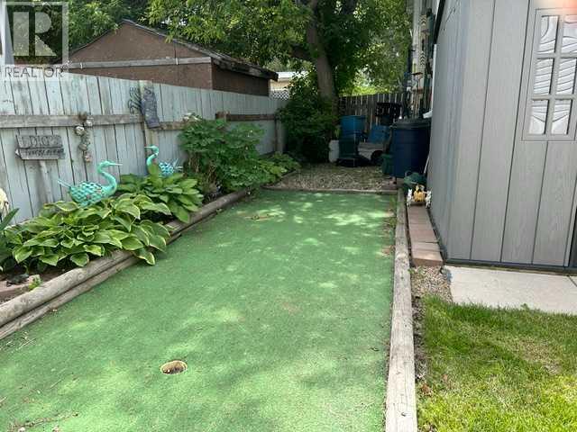 putting green built in