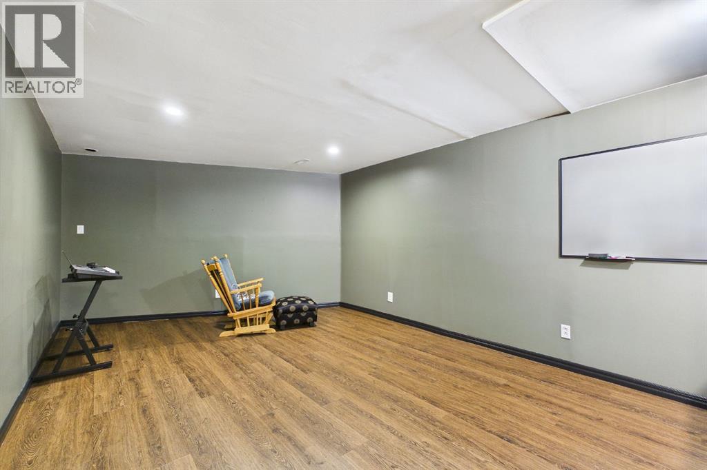 615 7 Street SE — photo 29