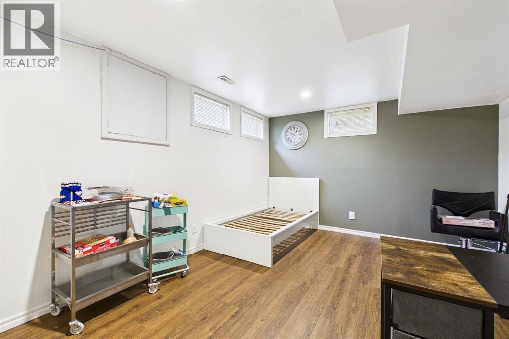 615 7 Street SE — photo 31