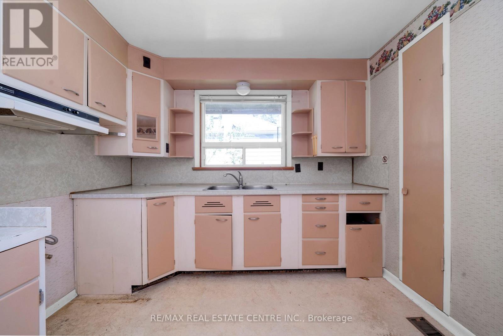 4 PAULINE STREET - 10