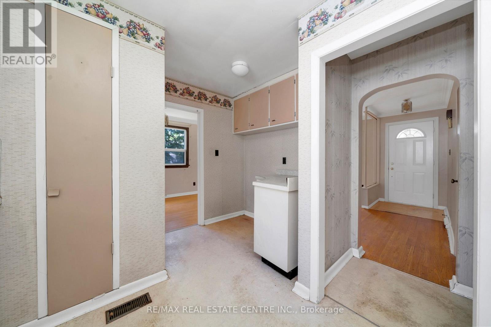 4 PAULINE STREET - 11