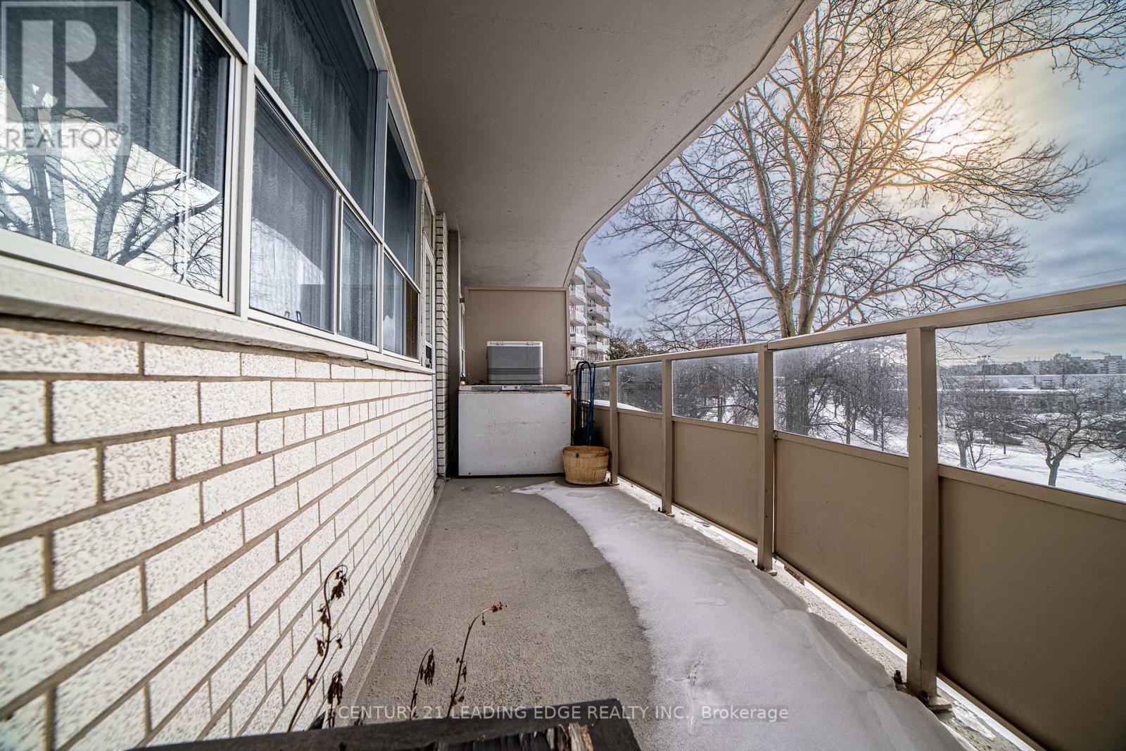 #402 80 GRANDRAVINE DRIVE - 19