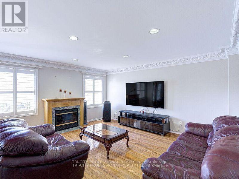 61 WOODVALLEY DRIVE - 23